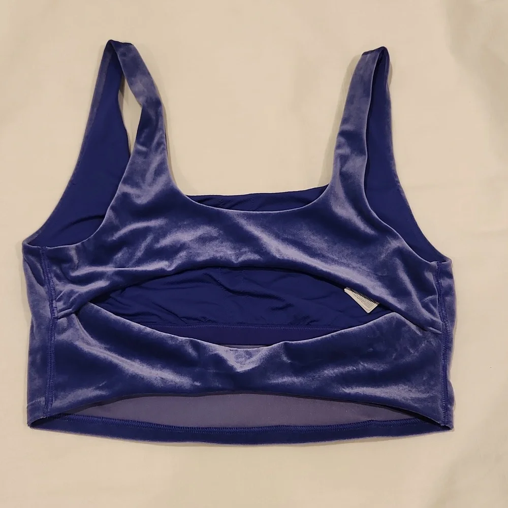 Athleta Velvet Cut Out Crop Tank Top Sport Bra in Ligth Purple. Size M